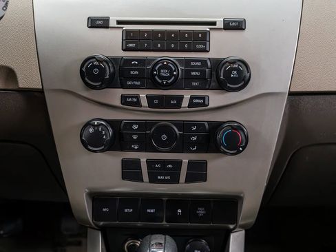 Used 2010 Ford Focus SE image 25