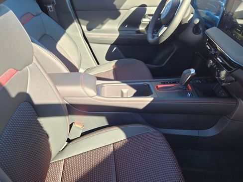 New 2026 Nissan Kicks SR w/ Cold Weather Package image 8