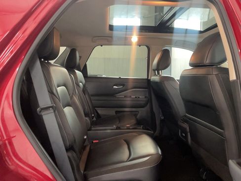 Certified 2024 Nissan Pathfinder SL w/ SL Premium Package AWD/4WD image 17