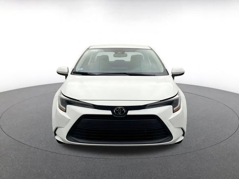 Used 2025 Toyota Corolla LE FWD image 2