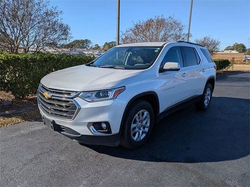 Used 2021 Chevrolet Traverse LT image 3