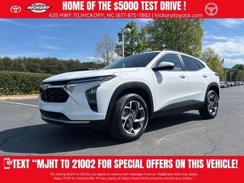 Used 2025 Chevrolet Trax LT w/ LT Convenience Package FWD image 1