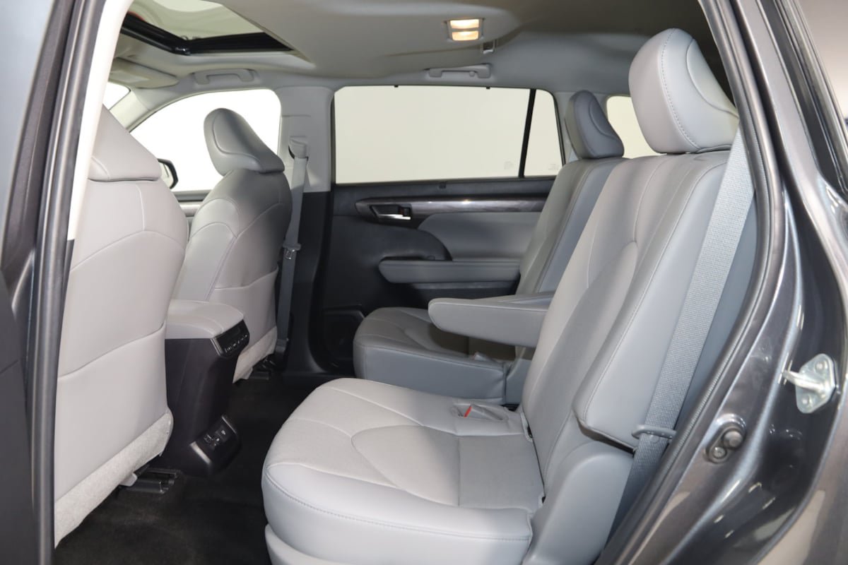 Used 2023 Toyota Highlander Limited AWD/4WD image 48