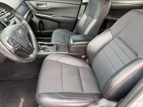 Used 2015 Toyota Camry SE image 19