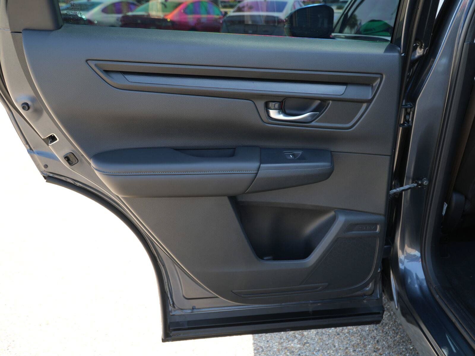 Used 2025 Honda CR-V EX image 18