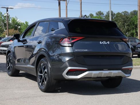 Used 2024 Kia Sportage EX image 3