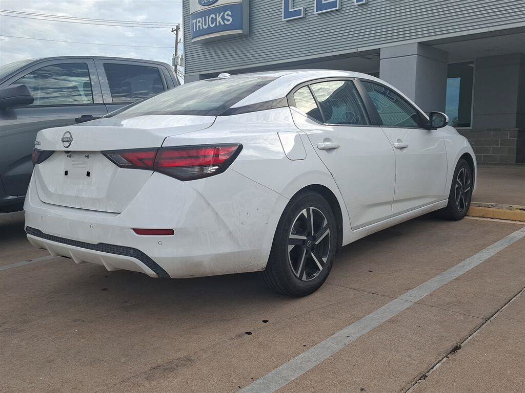 Used 2025 Nissan Sentra SV FWD image 10
