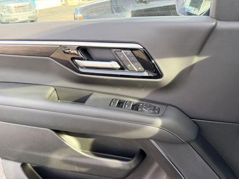 New 2026 Chevrolet Suburban Premier image 22