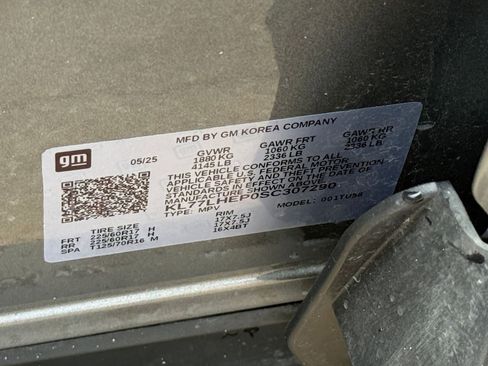 Used 2025 Chevrolet Trax LT FWD image 29