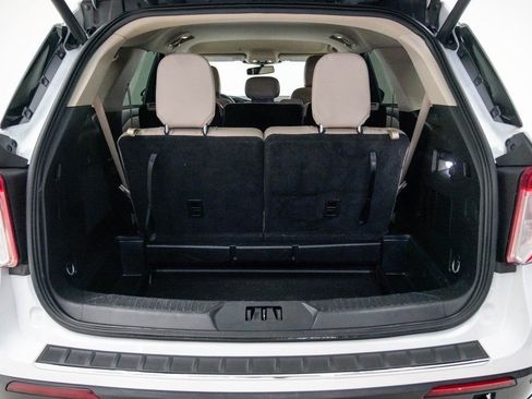 Used 2023 Ford Explorer Limited image 12