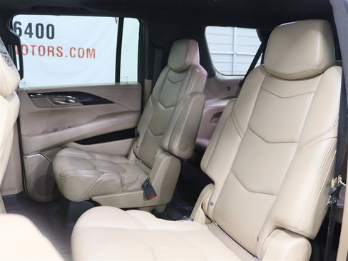 Used 2018 Cadillac Escalade ESV Platinum AWD/4WD image 16