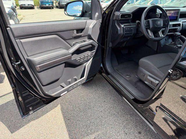 Used 2025 Toyota 4Runner SR5 AWD/4WD image 15
