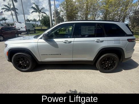 New 2025 Jeep Grand Cherokee Altitude image 10