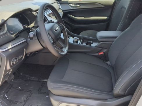 Used 2025 Jeep Grand Cherokee Laredo X w/ Luxury Tech Group I image 9