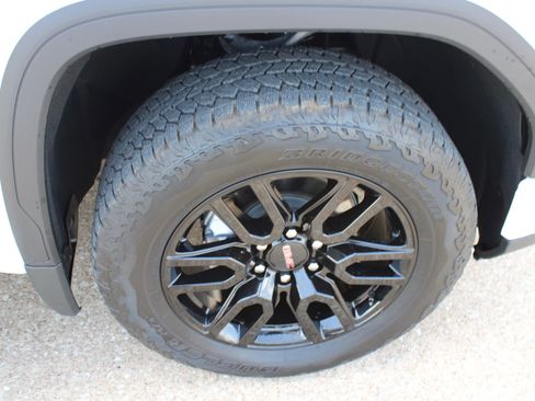 Used 2025 GMC Sierra 1500 Elevation w/ LPO, Elevation Black Package AWD/4WD image 19