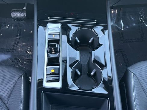 Certified 2024 Volkswagen Atlas SE image 32