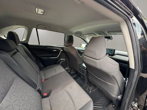Used 2021 Toyota RAV4 XLE FWD image 19