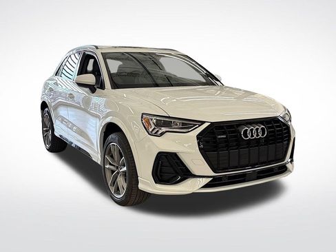 Certified 2025 Audi Q3 2.0T Premium w/ Black Optic Sport Package image 7