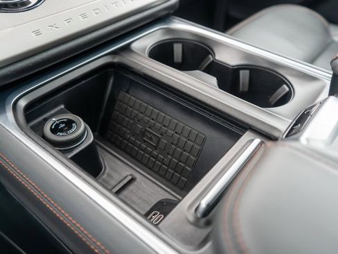 Used 2025 Ford Expedition Active image 35