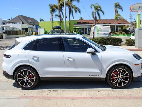 Used 2024 Porsche Cayenne S AWD/4WD image 7