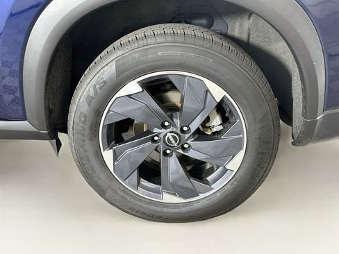 Used 2025 Nissan Rogue SV AWD/4WD image 11