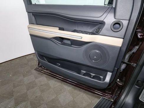 Used 2023 Ford Expedition Limited AWD/4WD image 42