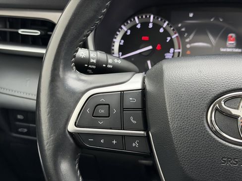 Used 2022 Toyota Highlander XLE image 14