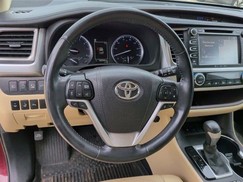 Used 2019 Toyota Highlander Limited Platinum image 18