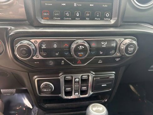 Used 2022 Jeep Wrangler Unlimited Sahara w/ Cold Weather Group AWD/4WD image 22