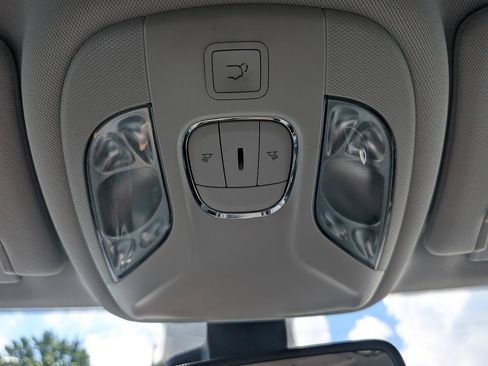 Used 2018 Jeep Compass Latitude w/ Popular Equipment Group AWD/4WD image 16