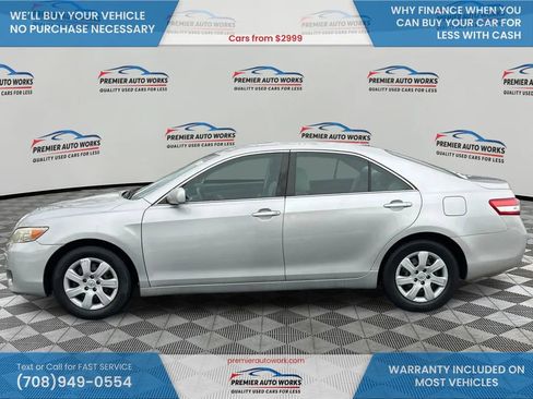 Used 2010 Toyota Camry LE image 9