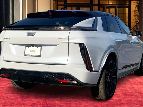 New 2026 Cadillac Lyriq V image 6