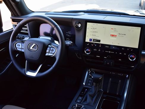 Used 2025 Lexus GX 550 image 39