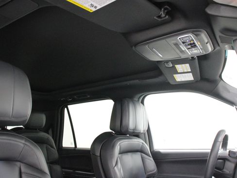 Used 2025 Lincoln Navigator Reserve w/ Jet Appearance Package AWD/4WD image 32