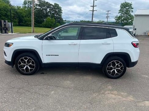 Used 2025 Jeep Compass Limited AWD/4WD image 3
