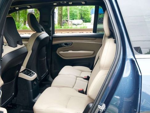 Used 2025 Volvo XC90 T8 Plus w/ Protection Package Premier AWD/4WD image 48