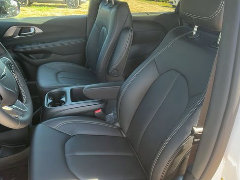 New 2026 Chrysler Voyager LX image 19