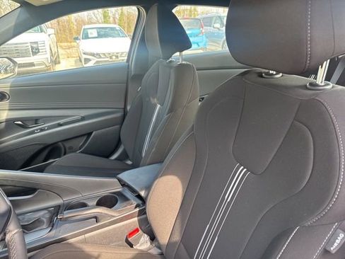 Used 2025 Hyundai Elantra Sport image 13