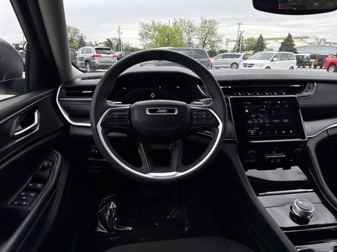 Certified 2023 Jeep Grand Cherokee Laredo w/ Luxury Tech Group I AWD/4WD image 16