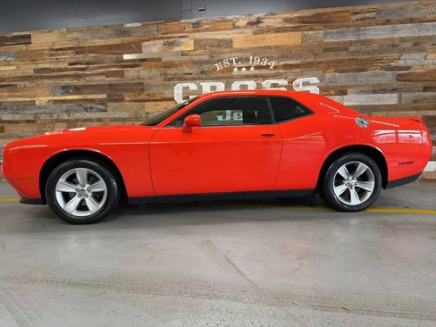 Used 2019 Dodge Challenger SXT image 16