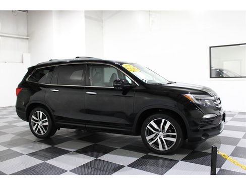 Used 2016 Honda Pilot Touring image 1