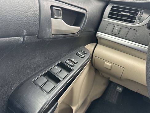 Used 2012 Toyota Camry LE image 24