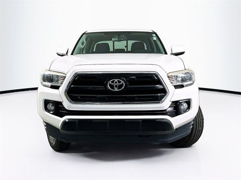 Used 2017 Toyota Tacoma SR5 image 5