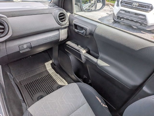 Used 2020 Toyota Tacoma TRD Off-Road AWD/4WD image 16