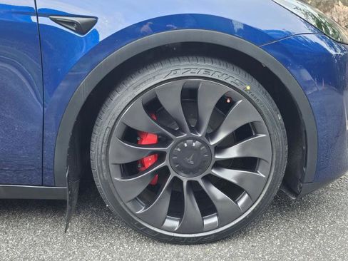 Used 2023 Tesla Model Y Performance AWD/4WD image 17