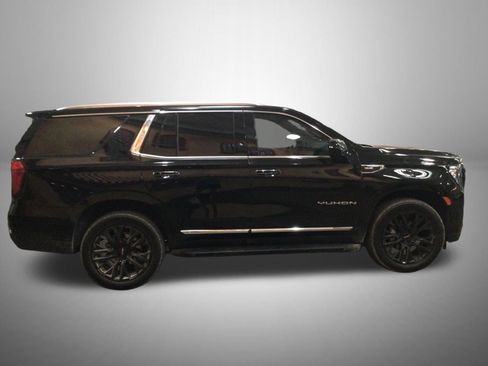 Used 2023 GMC Yukon SLT AWD/4WD image 2