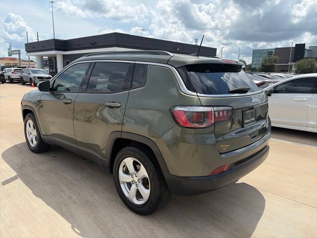 Used 2019 Jeep Compass Latitude FWD image 3