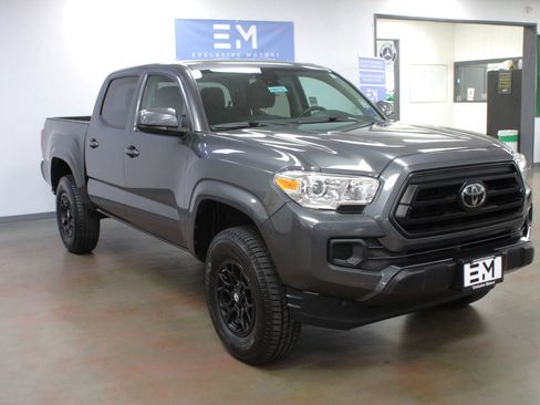 Used 2021 Toyota Tacoma SR image 3