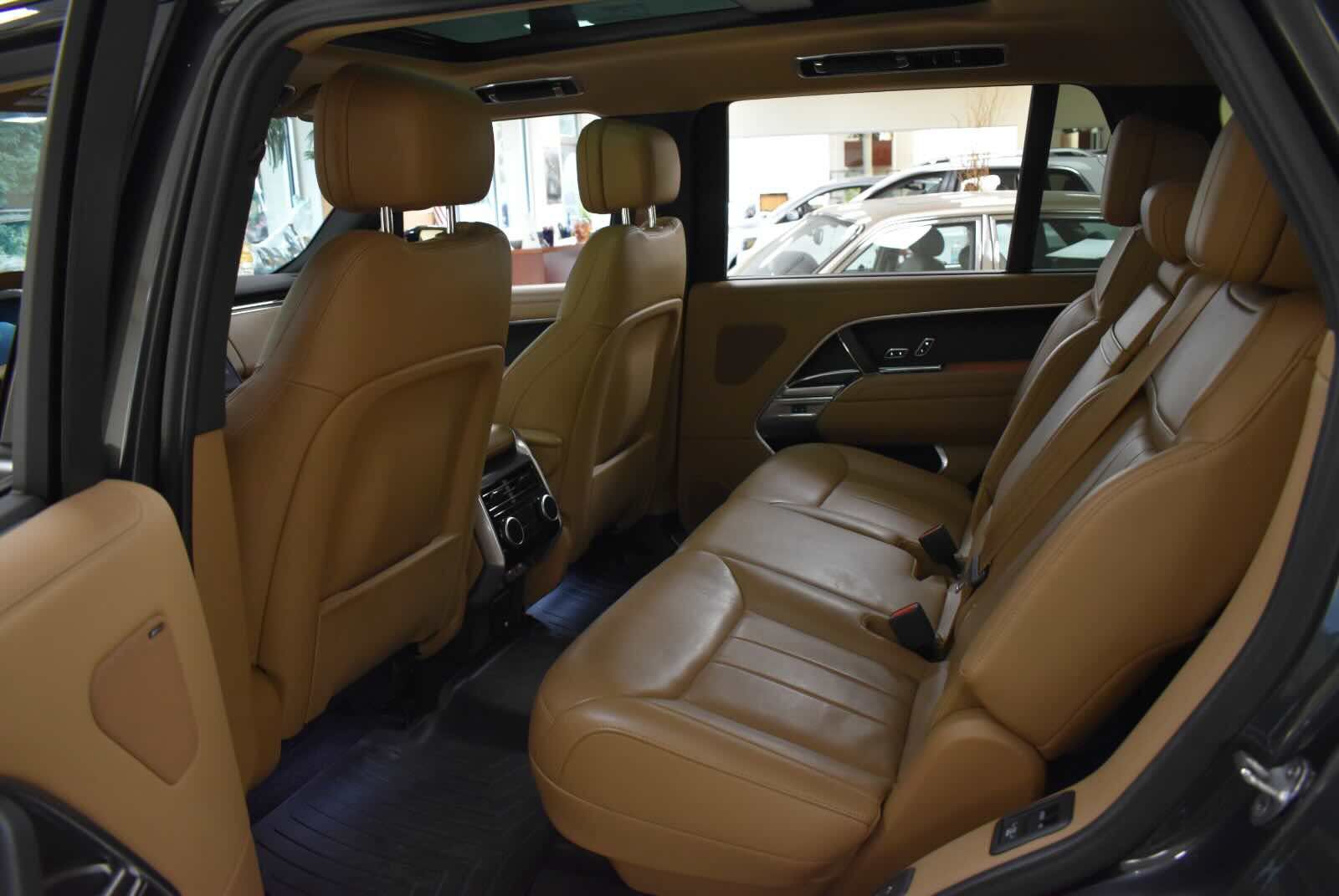 Used 2023 Land Rover Range Rover Long Wheelbase SE AWD/4WD image 13