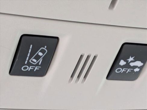 Used 2017 Subaru Forester 2.5i Premium image 11